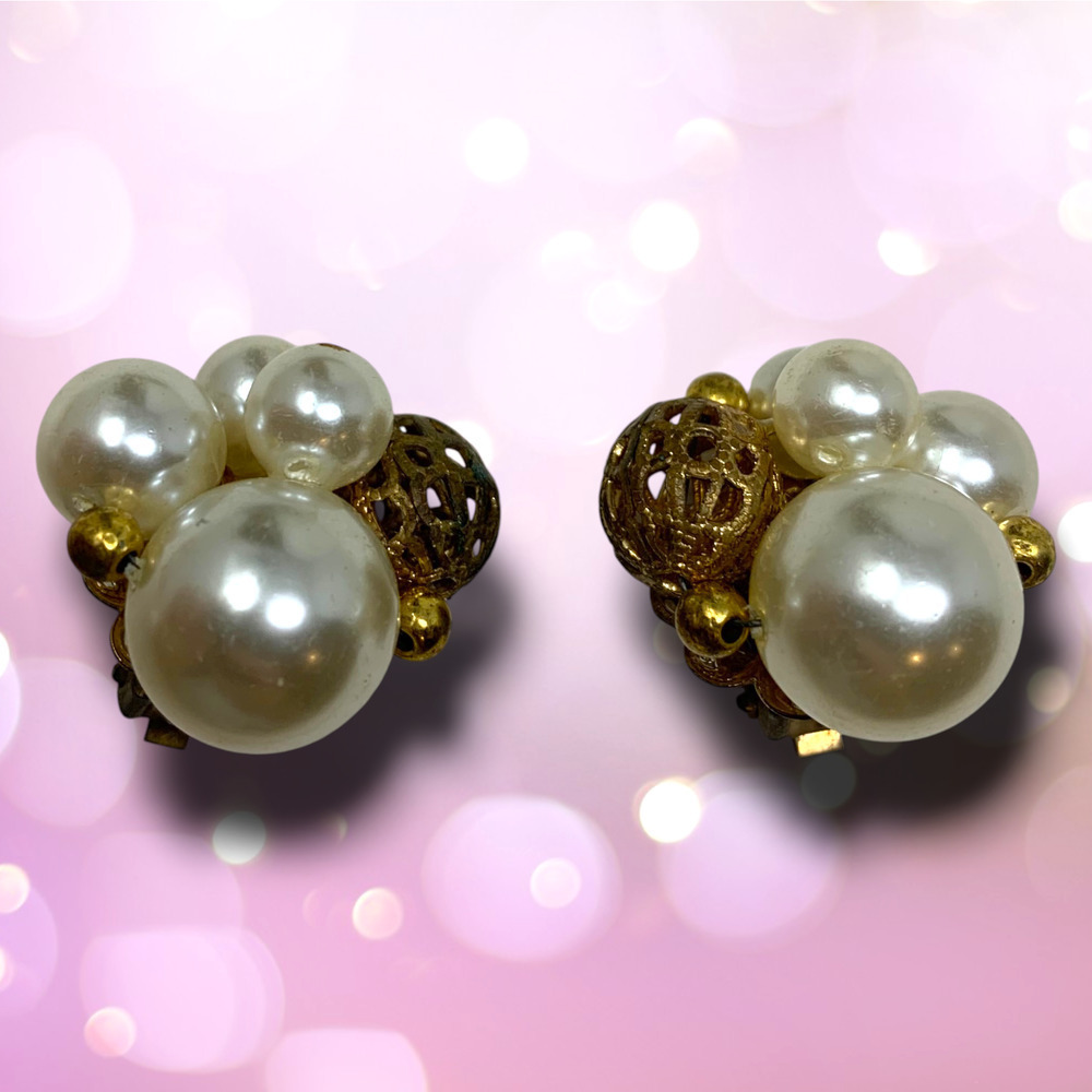 Vintage 1960's Faux Pearl Gold Tone Mesh Beaded Cluster Earrings Clip On Couture
